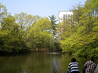 学内の噴水