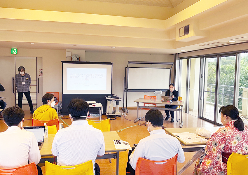 院生による学会発表風景