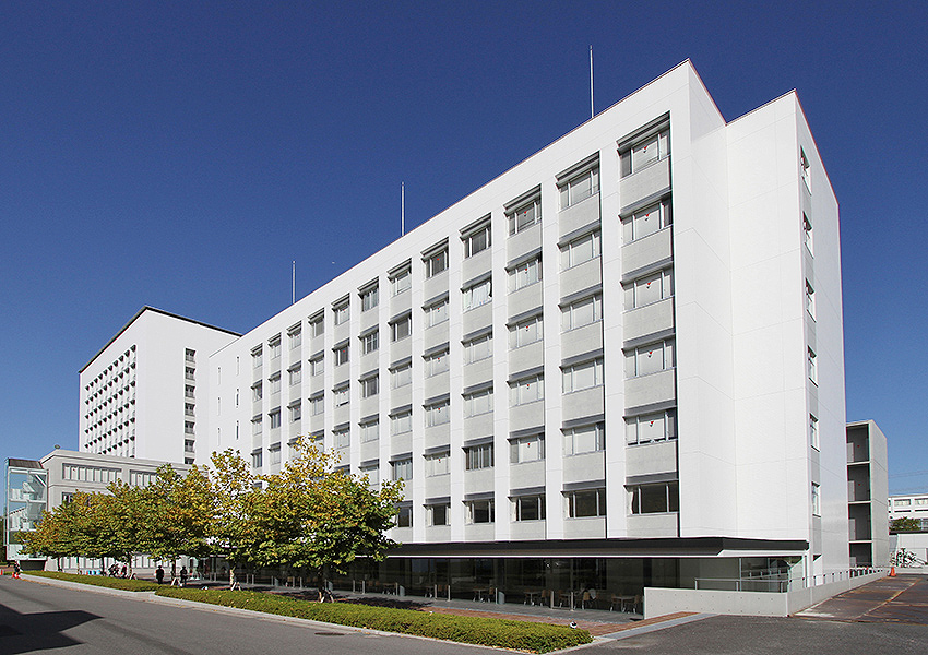 理学療法学科が入る55号館全景