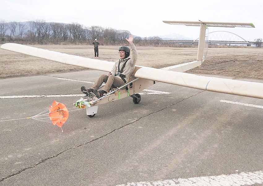 学生が製作した初級滑空機FOP-01