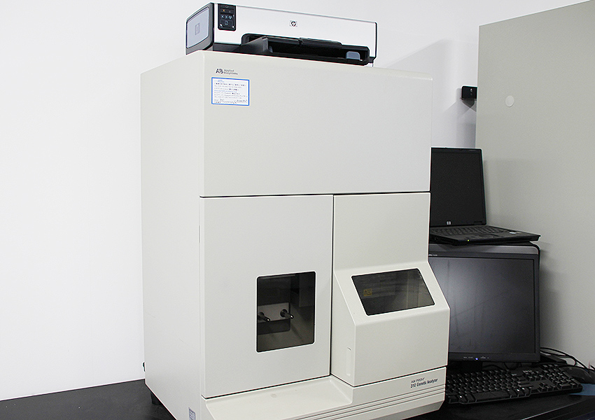 DNAシーケンサー Applied Biosystems 3130 Genetic Analyzer