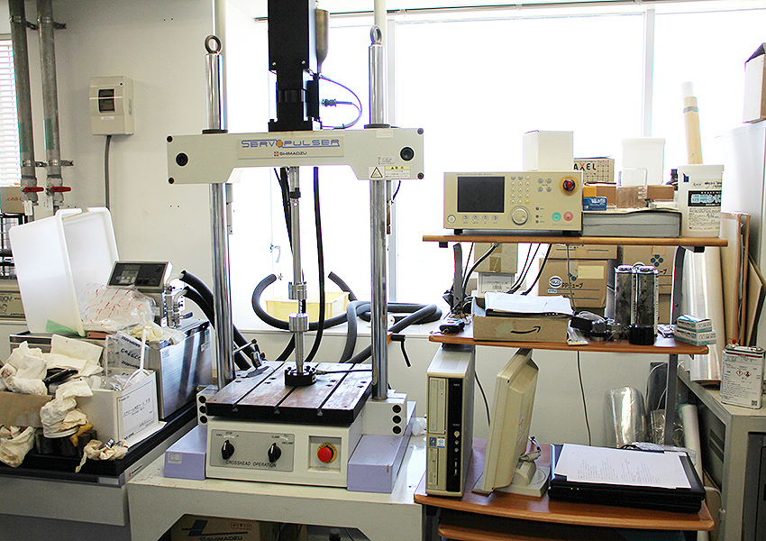 疲労試験機（動的試験システム）島津製作所 EHF-LV020K1