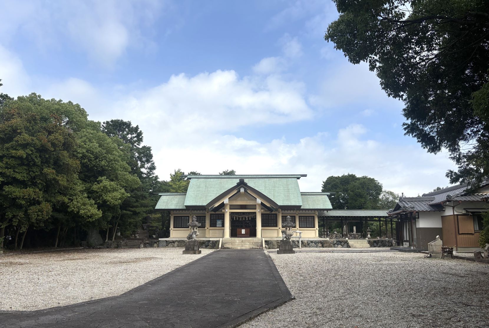 【国際】神社清掃01