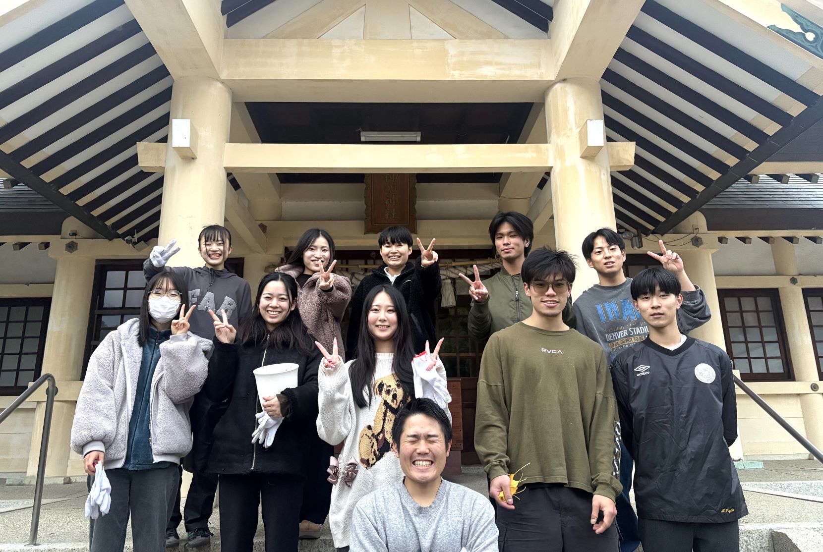 【国際】神社清掃02