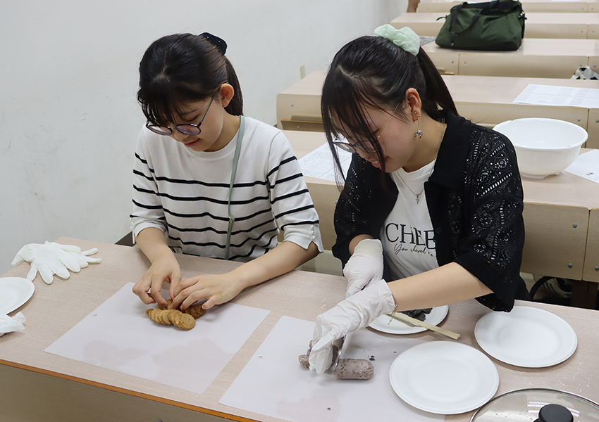 出産祝いの宴で出された縁起の良いスイーツ「ふずく」作り