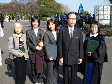 丸谷晃一先生と一緒に修了した大学院のみなさんと