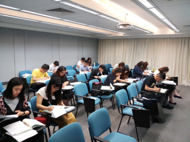 HKUSPACE レギュラーコース6年生の授業