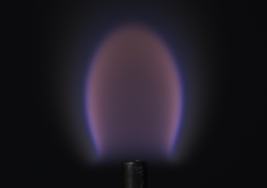 アンモニア/メタン混合燃料で形成された微小拡散火炎