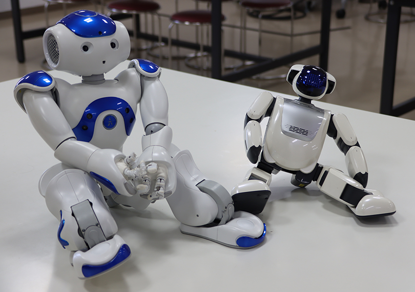 研究で扱うロボットたち