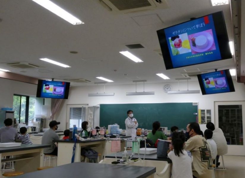 ジュニアセミナー科学実験工作の様子