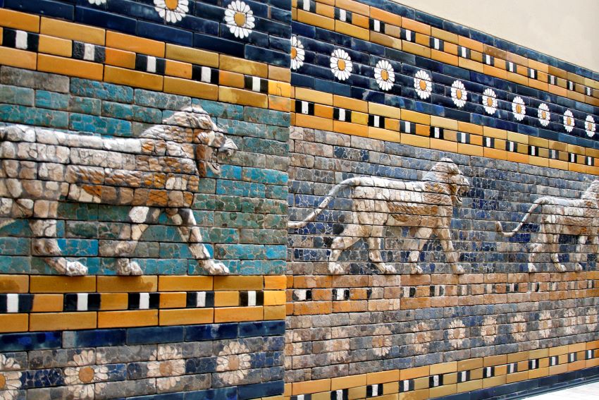 バビロンの行列通りに飾られていた施釉レンガの画像