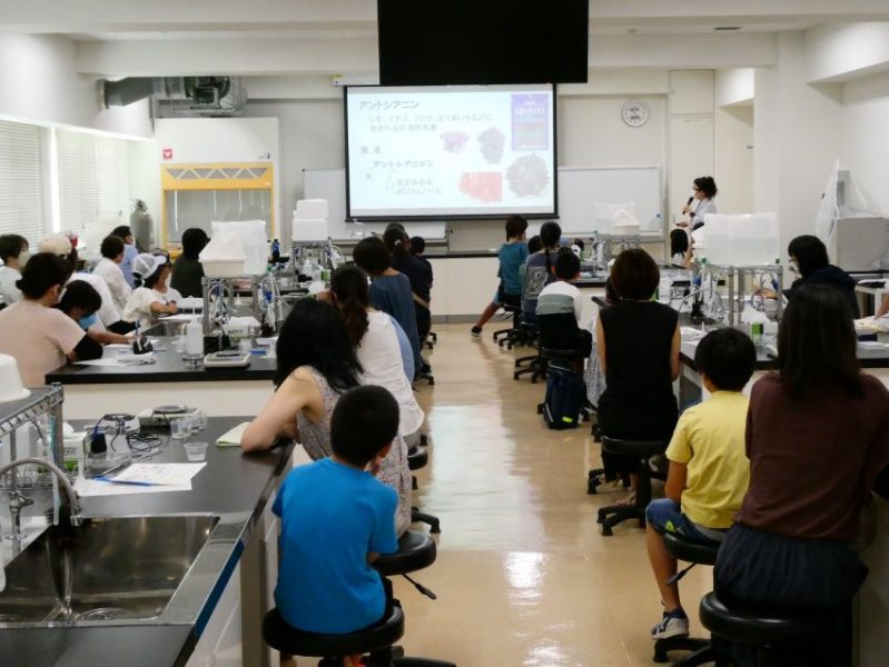 「不思議なビーズを作ろう!」講座の様子