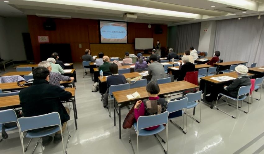 「人間にとって、芸術がなぜ必要か」講座の様子