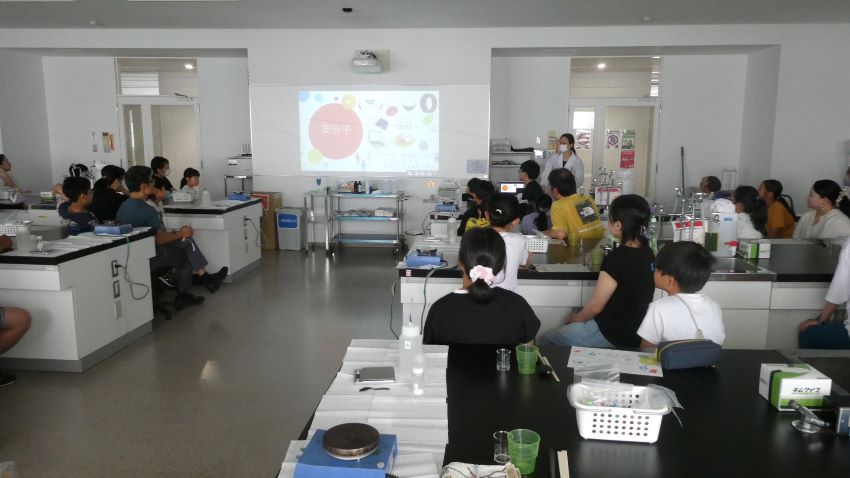 2024夏化学実験講座の様子1