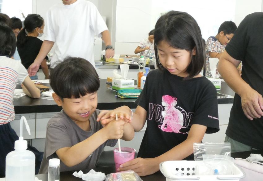 2024夏化学実験講座の様子2