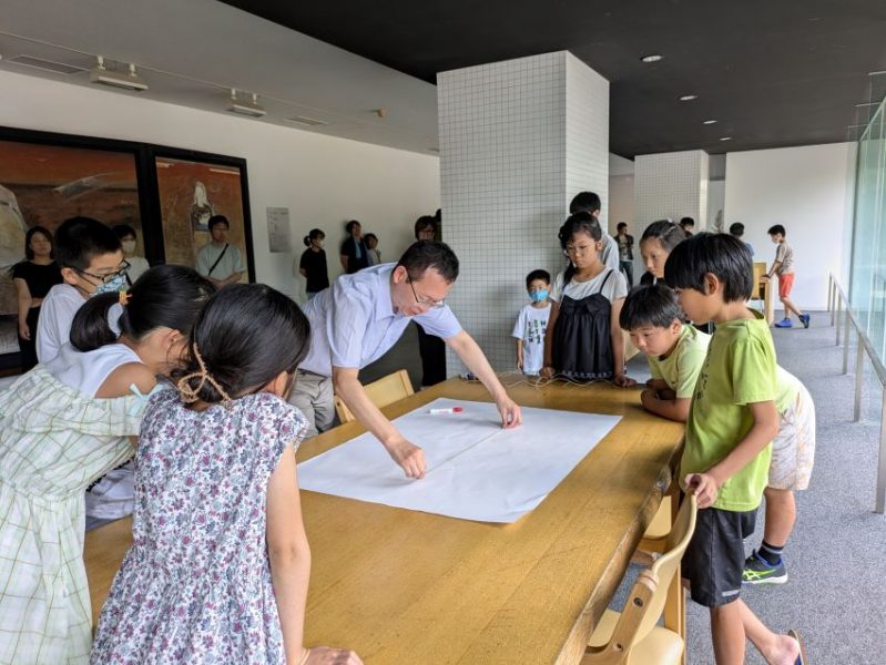 光の計測の仕方を聞く子供たち