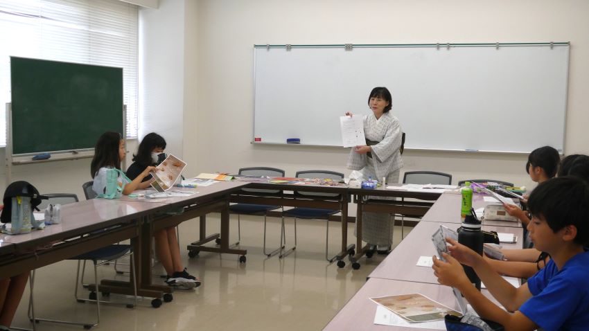 文香の説明をする本田先生