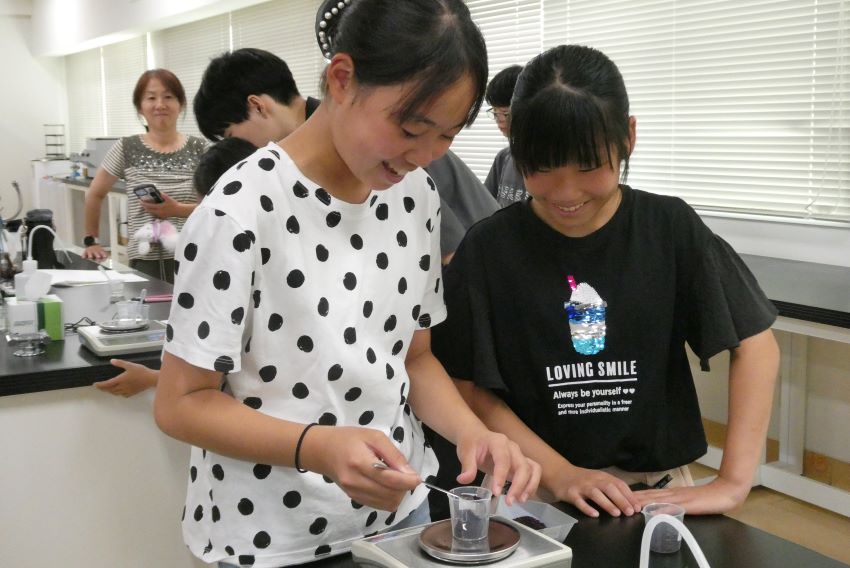 不思議なビーズ作成中！