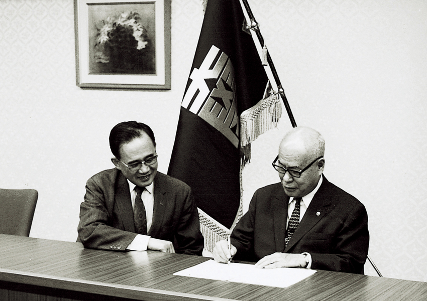 President MIURA Kohei (right)