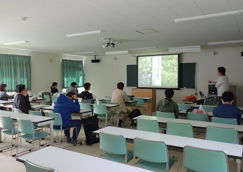 「東海地方固有の湧水湿地生態系を学ぶ」講義風景