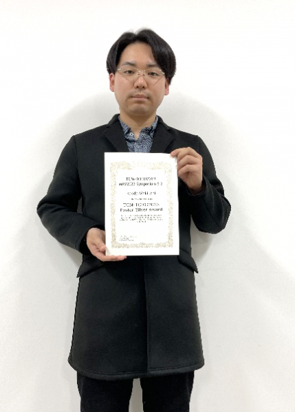 応用化学専攻の学生が国際会議で「Poster Silver Award」を受賞