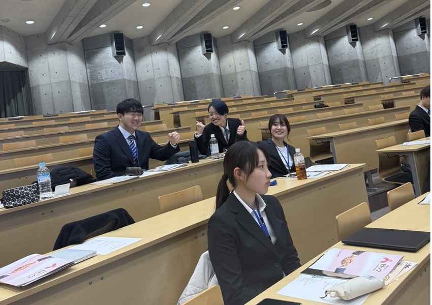 志報告会美濃文山ガッツポーズ