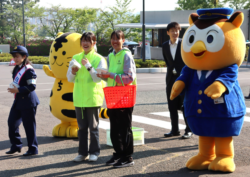 ボランティア・NPOセンターの学生 1日警察官