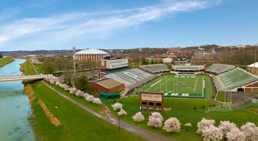 欲キング川沿いを彩るオハイオ大学の桜