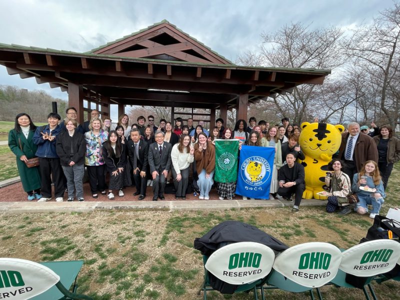 2025年3月、Friendship Park Pavillion のオープニングセレモニーの後で