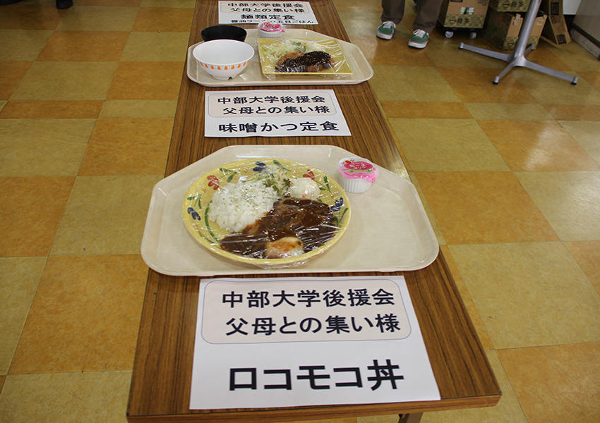 学食体験の様子