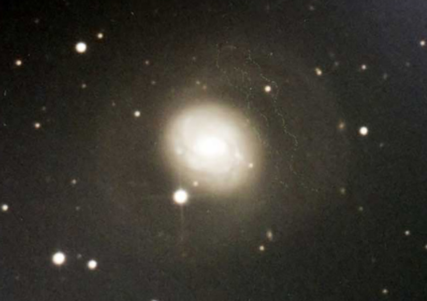 M77（系外銀河、6,000万光年） 