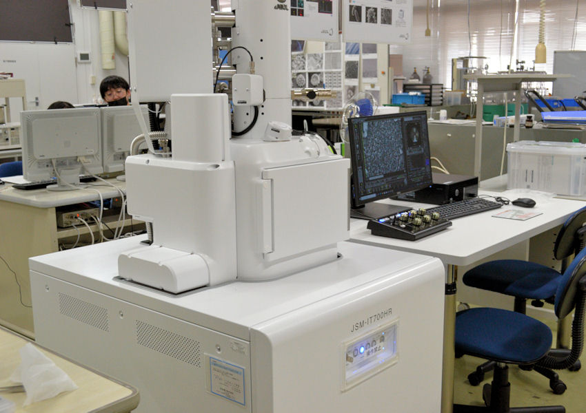 走査電子顕微鏡　JSM-IT700HR