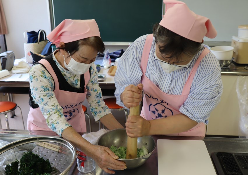 よもぎ餅の試作風景