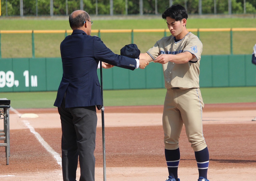 山田選手賞状授与シーン